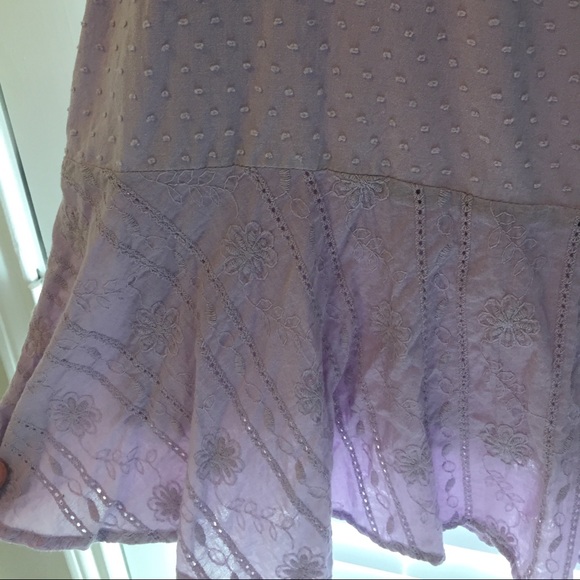 Lavender dress with puffy sleeves & lace details. - Picture 5 of 6